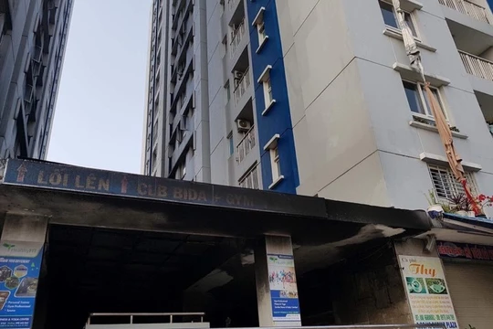 Hiện trường vụ cháy chung cư Carina Plaza