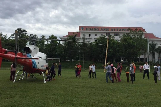 Theo cập nhật mới nhất, việc "giải cứu" 24 công nhân của HAGL đã được hoàn tất vào cuối giờ chiều nay. (Ảnh: Anh Nguyen)