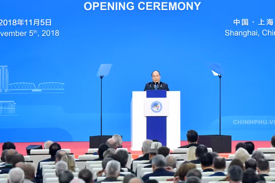 Thủ tướng Nguyễn Xuân Phúc phát biểu tại lễ khai mạc Hội chợ CIIE 2018 - Ảnh: VGP/Quang Hiếu