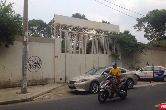 Công ty TNHH Vina Alliance là chủ đầu tư dự án VinaSquare, tọa lạc tại số 152 Trần Phú, Q.5 - nền cũ của Nhà máy thuốc lá Sài Gòn. (Ảnh: V. Tuấn)