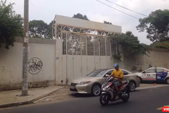 Công ty TNHH Vina Alliance là chủ đầu tư dự án VinaSquare, tọa lạc tại số 152 Trần Phú, Q.5 - nền cũ của Nhà máy thuốc lá Sài Gòn. (Ảnh: V. Tuấn)