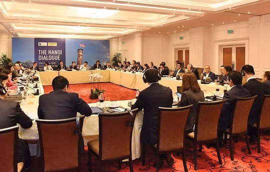 Các nhà đầu tư quốc tế cho rằng, doanh nghiệp trên sàn niêm yết Việt Nam cần cải thiện sự minh bạch và chất lượng quản trị, còn nhà quản lý cần mở rộng không gian đầu tư cho khối ngoại.