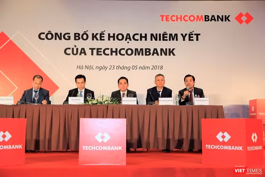 Techcombank sẽ chào sàn HoSE vào ngày 04/06/2018 với giá tham chiều 128.000 đồng/cổ phiếu TCB. (Ảnh: TCB)