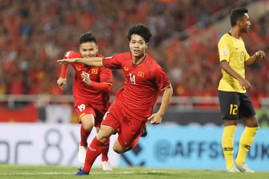 Công Phượng là tác giả của một trong hai bàn thắng ở vòng bảng AFF Cup năm nay vào lưới Malaysia. Ảnh: Đức Đồng.