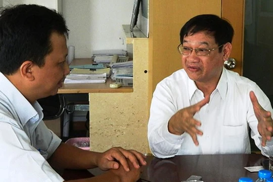 Cựu tử tù Liên Khui Thìn (phải) và tác giả