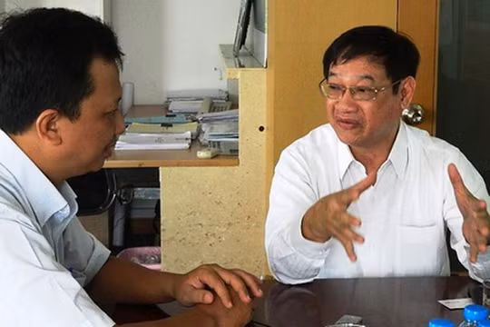 Cựu tử tù Liên Khui Thìn (phải) và tác giả