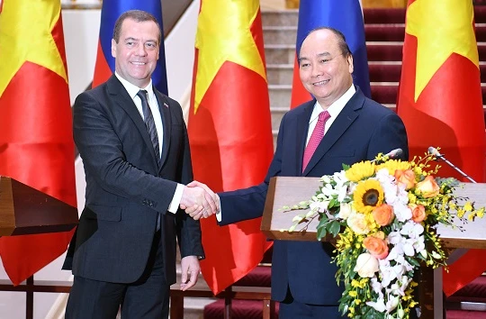 Thủ tướng Nguyễn Xuân Phúc và Thủ tướng Liên bang Nga Dmitry Medvedev - Ảnh: VGP/Quang Hiếu