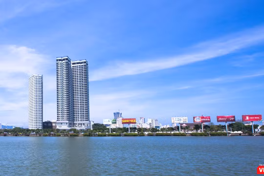 Nằm trên vị trí đắc địa ngay bên cầu quay sông Hàn, khu phức hợp Capital Square từng được xem là dự án có vốn đầu tư nước ngoài lớn nhất tại Đà Nẵng. (Ảnh: Hồ Xuân Mai)