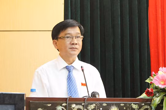 Hầu như tháng nào Chủ tịch Quảng Ngãi Trần Ngọc Căng cũng nhận được vài “trát” hầu tòa. Điều này thực ra cũng rất phổ biến với những người đứng đầu cơ quan hành pháp các địa phương. (Ảnh: Internet)