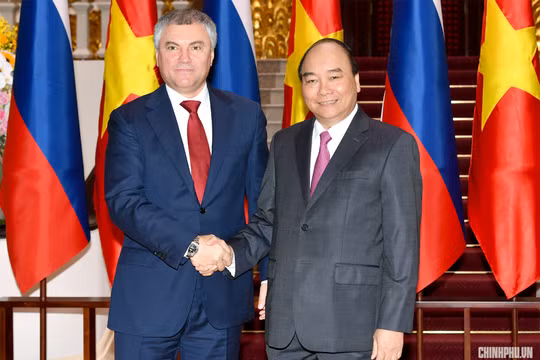 Thủ tướng Nguyễn Xuân Phúc và Chủ tịch Duma quốc gia Nga Vyacheslav Viktorovich Volodin. (Ảnh: VGP)