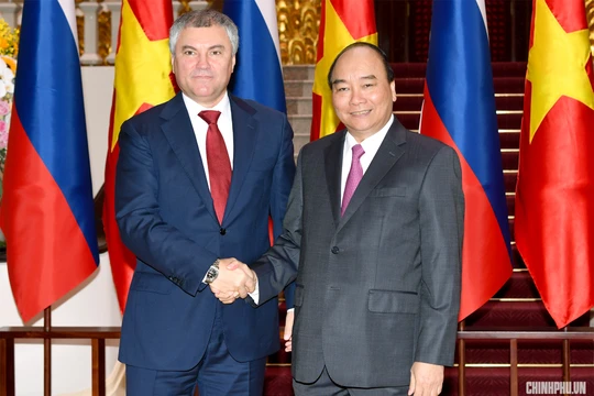 Thủ tướng Nguyễn Xuân Phúc và Chủ tịch Duma quốc gia Nga Vyacheslav Viktorovich Volodin. (Ảnh: VGP)