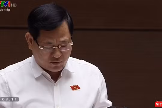 Đại biểu Quốc hội Nguyễn Hữu Cầu, Giám đốc Công an tỉnh Nghệ An. (Ảnh chụp màn hình)