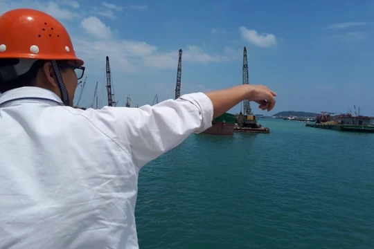 Đường lớn ra biển nguy cơ tắc bởi hàng triệu m3 bùn