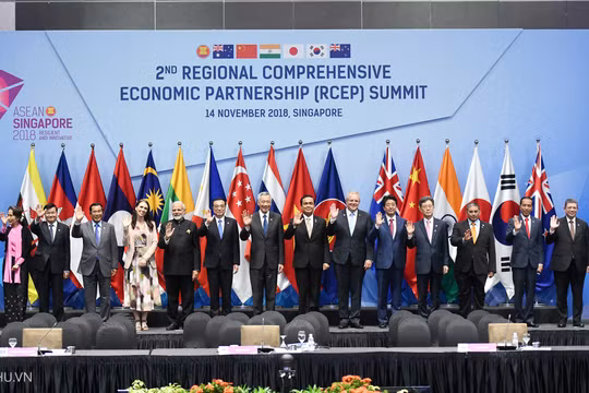 Các nhà lãnh đạo dự Hội nghị Cấp cao lần thứ 2 các nước tham gia đàm phán Hiệp định RCEP. Ảnh: VGP/Quang Hiếu