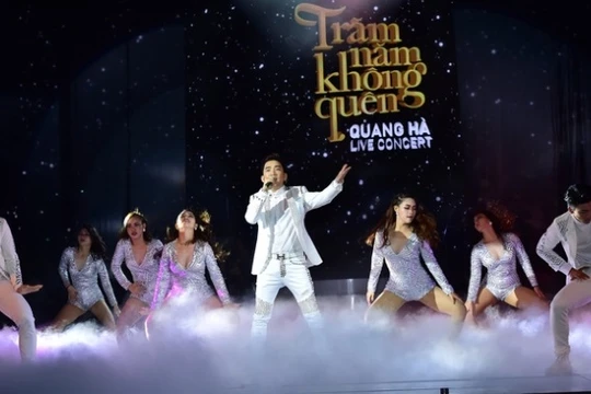 Hát trên sân khấu hay thu âm bất cứ ca khúc nào đều cần trả tiền tác quyền đúng luật.