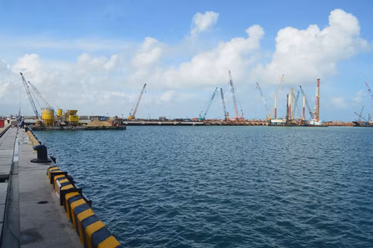 Cảng chuyên dụng của Khu liên hợp sản xuất gang thép Hòa Phát Dung Quất (ẢNH: HIỂN CỪ)