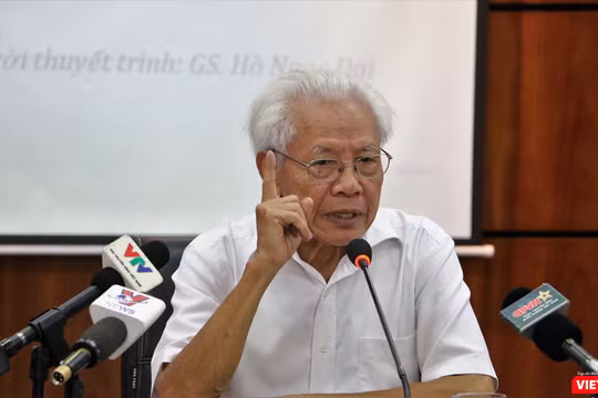 GS. Hồ Ngọc Đại nói về sách Công nghệ Giáo dục (ảnh: Đăng Khoa)