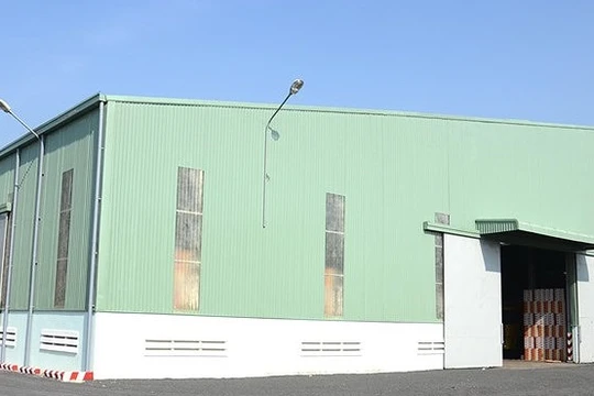 Kho bia "từng không phép" của Cái Mép tại khu đất của Bộ chỉ huy Quân sự tỉnh Tiền Giang. (Ảnh: Thanhnien)