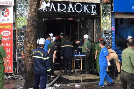 Lực lượng chức năng tham gia chữa cháy, cứu nạn cứu hộ trong vụ cháy quán karaoke ISIS.