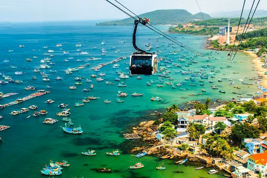 Cáp treo Hòn Thơm mang tới cảnh đẹp biển, đảo, rừng xanh và những bãi tắm trong cụm đảo An Thới, Nam Phú Quốc.