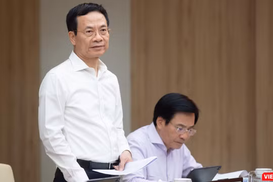 Bộ trưởng Nguyễn Mạnh Hùng phát biểu tại buổi làm việc của Thủ tướng với Viettel.