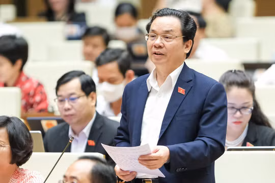 Đại biểu Hoàng Văn Cường cho rằng tất cả quyết định liên quan đến nguồn lực công, liên quan đến người dân đều phải thực hiện công khai, trừ trường hợp bí mật nhà nước.