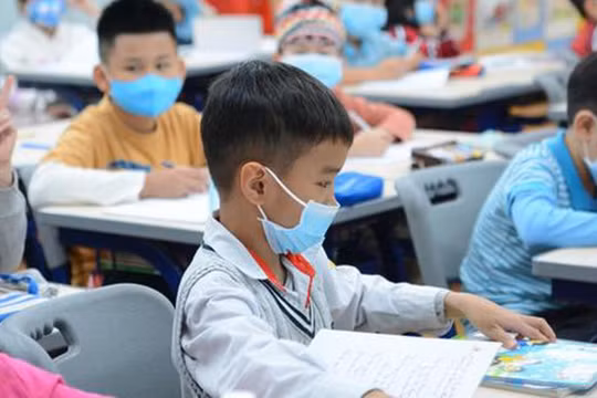 Thứ trưởng Bộ Y tế Nguyễn Trường Sơn cho rằng đây là thời điểm hết sức hợp lý và cần thiết để đưa học sinh trở lại trường.