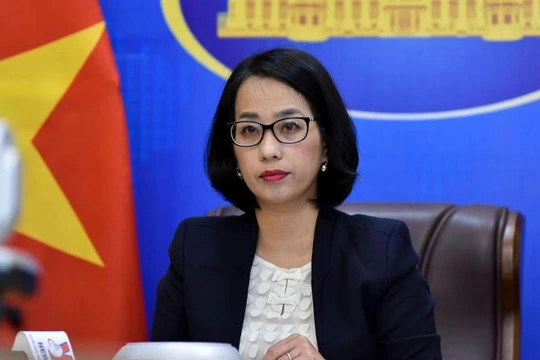 Phó Phát ngôn Bộ Ngoại giao Phạm Thu Hằng tại buổi họp báo thường kỳ. Ảnh: BNG.