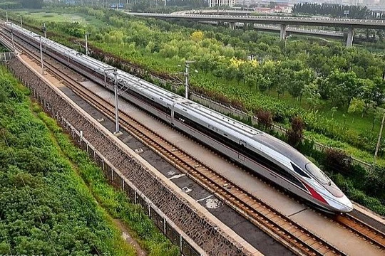 Dự án đường sắt tốc độ cao Bắc - Nam dài 1.545km, tốc độ khai thác tối đa khoảng 320km/h. Ảnh: Internet.