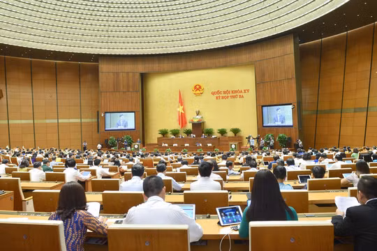 Sau khi Đoàn giám sát của Quốc hội báo cáo về việc thực hiện chính sách, pháp luật về công tác quy hoạch kể từ khi Luật Quy hoạch có hiệu lực thi hành, Quốc hội thảo luận tại hội trường.