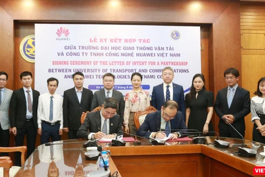 Lễ ký kết giữa Huawei Việt Nam và Đại học Giao thông Vận tải