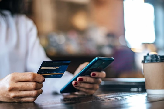 Theo chuyên giao bảo mật, người dùng cần đảm bảo các ứng dụng trên điện thoại, máy tính luôn được cập nhật tự động.