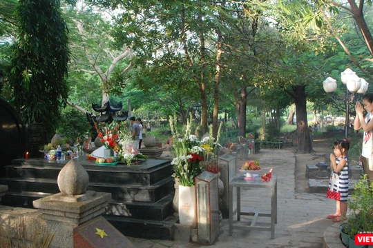 Những câu chuyện linh thiêng, bí ẩn, nhưng ẩn chứa một sự ngưỡng mộ, tôn thờ đối với những người anh hùng vì dân, vì nước đã được bất tử hóa như một vị thần.