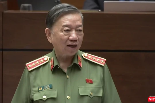 Bộ trưởng Tô Lâm nhấn mạnh Bộ Công an không có chủ trương thu hộ khẩu giấy để làm khó cho nhân dân.