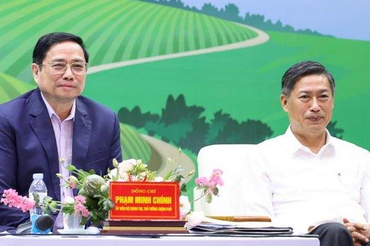 Thủ tướng Phạm Minh Chính và Bí thư Tỉnh ủy Sơn La Nguyễn Hữu Đông.