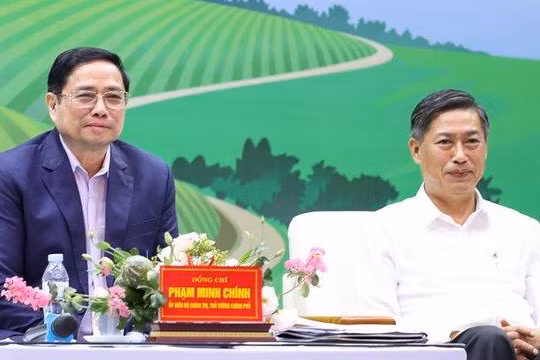 Thủ tướng Phạm Minh Chính và Bí thư Tỉnh ủy Sơn La Nguyễn Hữu Đông.