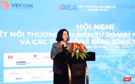 Bà Nguyễn Thị Minh Huyền - Phó Cục trưởng Cục Thương mại điện tử và Kinh tế số đánh giá cao hình thức kinh doanh trực tuyến.