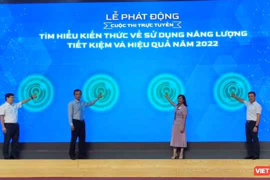 Các đại biểu thực hiện nghi thức phát động cuộc thi.