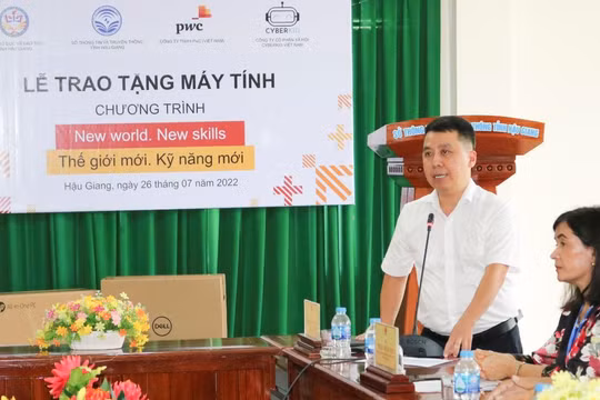 Ông Lã Hoàng Trung - Giám đốc Sở TT&TT Hậu Giang phát biểu tại Chương trình “Thế giới mới. Kỹ năng mới".
