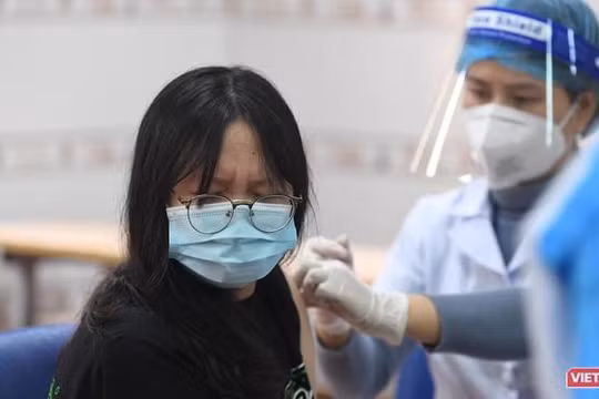 Học sinh tiêm vaccine COVID-19 (Ảnh - Minh Thúy).