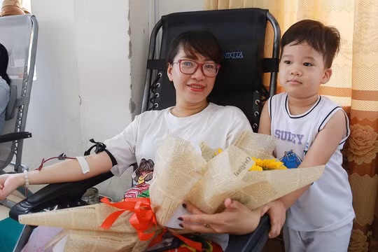 Từ tháng 2/2022, số lượng người hiến máu đã nâng lên 400-500 người, tăng gần gấp đôi so với thời gian trước đó. Ảnh: Viện Huyết học – Truyền máu Trung ương