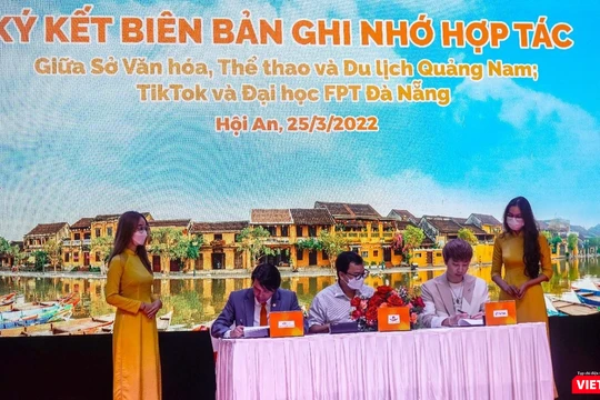 Đại diện Sở Văn hóa, Thể thao và Du lịch Quảng Nam và Đại diện TikTok Việt Nam ký kết thỏa thuận hợp tác chiến lược nhằm thúc đẩy du lịch địa phương