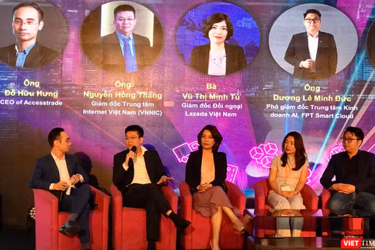 Ông Nguyễn Hồng Thắng, Giám đốc VNNIC trao đổi tại Diễn đàn toàn cảnh thương mại điện tử Việt Nam 2022.