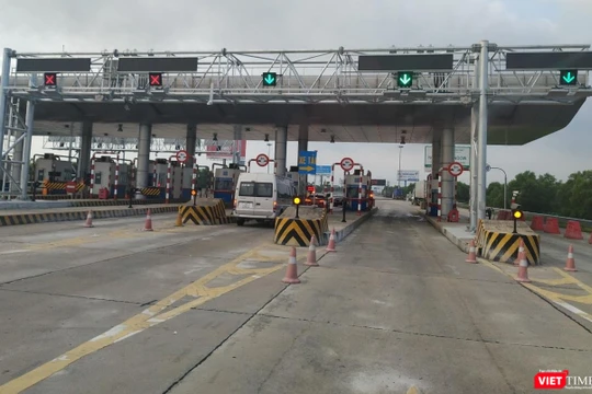 Chính phủ cho rằng, đến nay số phương tiện dán thẻ định danh để sử dụng dịch vụ thu phí ETC còn thấp, đạt khoảng 50% số phương tiện trên toàn quốc.