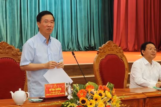 Thường trực Ban Bí thư Võ Văn Thưởng làm việc với Tỉnh ủy Bình Định về kết quả triển khai thực hiện Nghị quyết Đại hội XIII của Đảng và Nghị quyết Đại hội Đảng bộ tỉnh Bình Định lần thứ XX - Ảnh: TTXVN