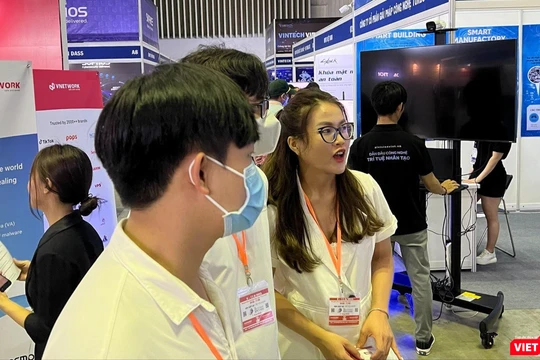 Chương trình do Công ty CP ADPEX phối hợp Hiệp hội Internet Việt Nam, Hội Tin học Việt Nam và Hội Truyền thông Số Việt Nam, cùng đối tác quốc tế tổ chức.