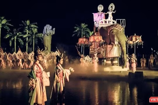 Đám cưới lộng lẫy, rước dâu bằng kiệu voi trong show Ký ức Hội An