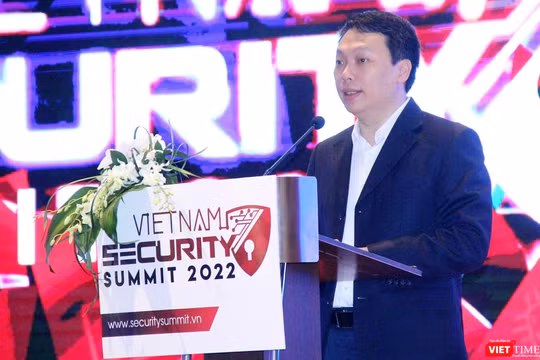 Thứ trưởng Nguyễn Huy Dũng đề nghị các cơ quan, tổ chức, doanh nghiệp cần đặc biệt quan tâm, đầu tư liên tục, bền bỉ để bảo đảm an toàn thông tin cho các nền tảng số.