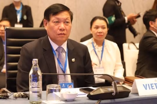 Thứ trưởng Bộ Y tế Đỗ Xuân Tuyên tham dự Hội nghị HLM12.