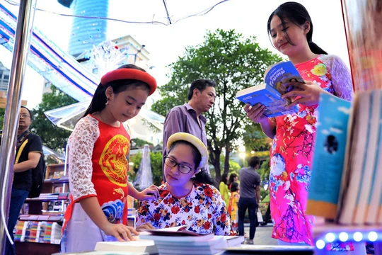 Đường sách Tết - điểm đến của người dân TP.HCM dịp Tết